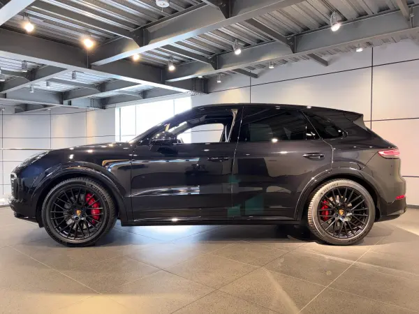 2022 Porsche Cayenne — photo 3 | Tuminion Kenya