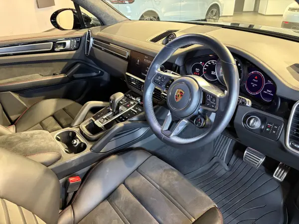 2022 Porsche Cayenne — photo 8 | Tuminion Kenya