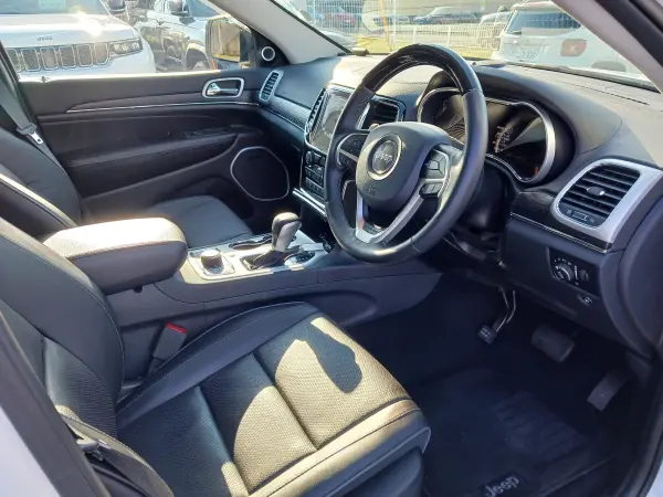 2019 Jeep Grand Cherokee — photo 7 | Tuminion Kenya