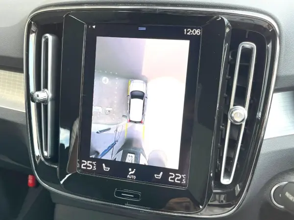 2021 Volvo Xc40 — photo 8 | Tuminion Kenya