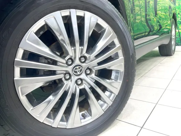 2021 Toyota Harrier — photo 9 | Tuminion Kenya