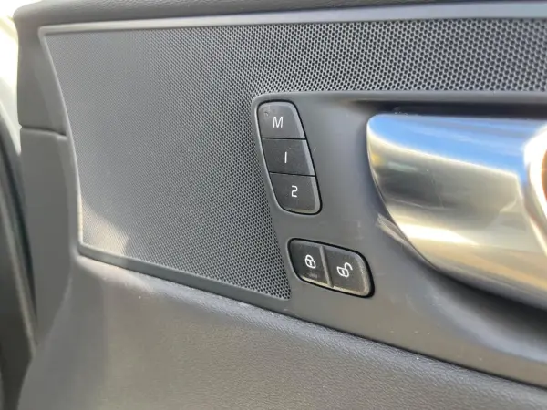 2021 Volvo Xc60 — photo 7 | Tuminion Kenya