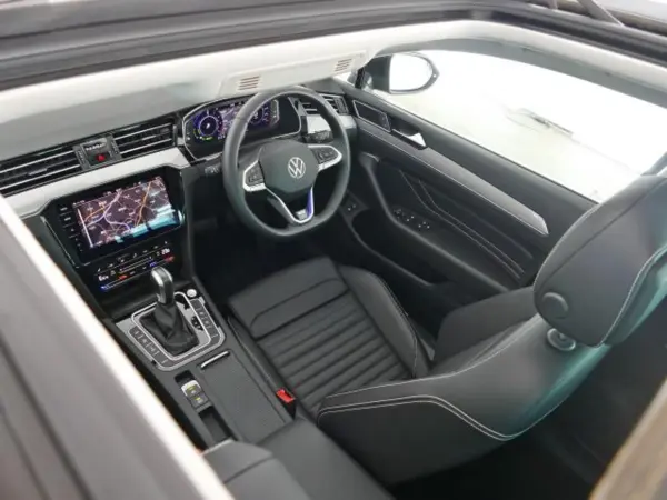 2022 Volkswagen Passat — photo 2 | Tuminion Kenya