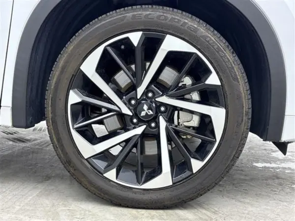 2023 Mitsubishi Outlander — photo 9 | Tuminion Kenya