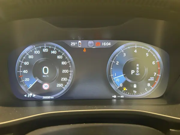 2021 Volvo Xc40 — photo 3 | Tuminion Kenya