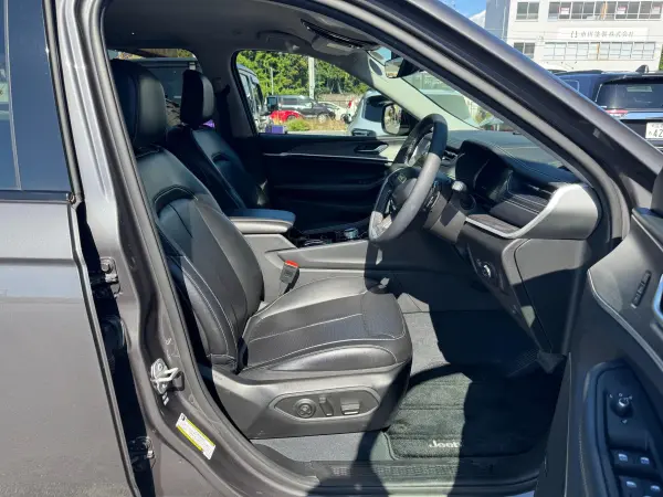 2023 Jeep Grand Cherokee — photo 9 | Tuminion Kenya