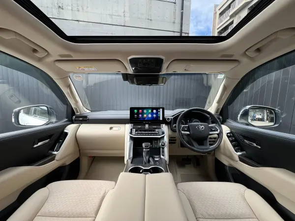 2025 Toyota Landrcuiser 300 — photo 7 | Tuminion Kenya