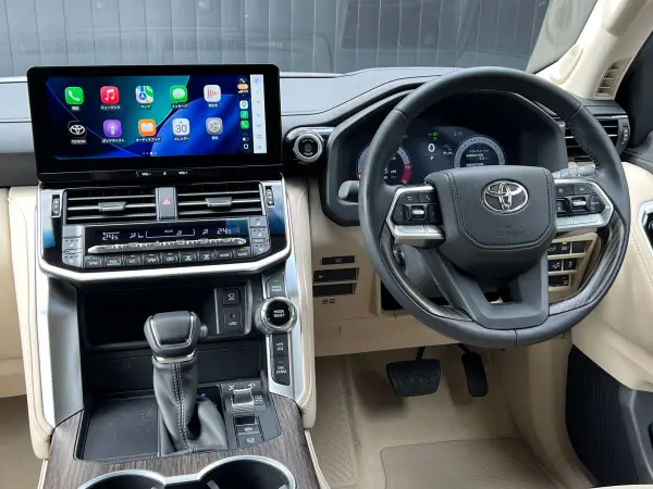 2025 Toyota Landrcuiser 300 — photo 8 | Tuminion Kenya