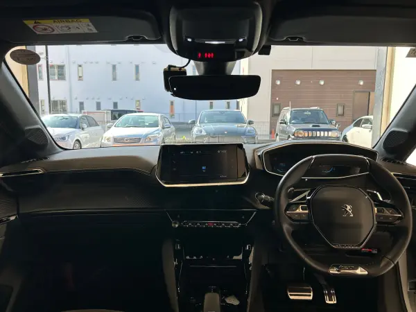 2021 Peugeot 208 — photo 1