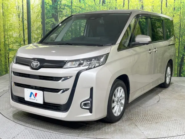 2023 Toyota Noah — photo 7 | Tuminion Kenya