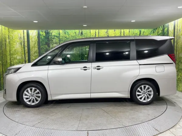 2023 Toyota Noah — photo 8 | Tuminion Kenya