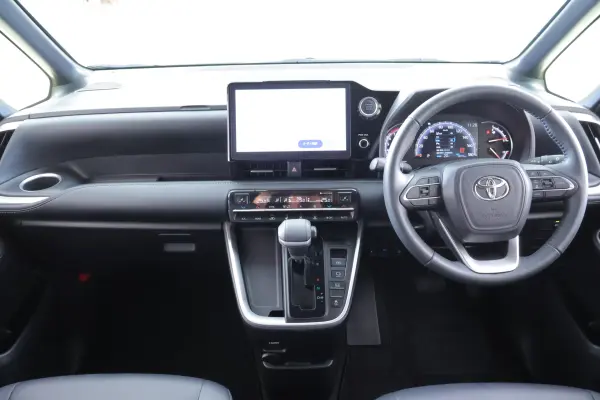 2023 Toyota Noah — photo 2 | Tuminion Kenya