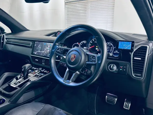 2022 Porsche Cayenne — photo 8 | Tuminion Kenya