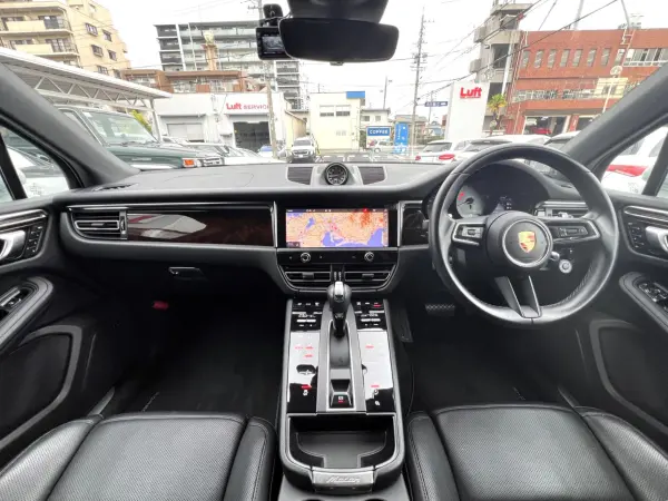 2024 Porsche Macan — photo 8 | Tuminion Kenya