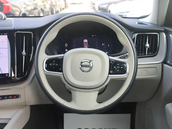 2022 Volvo Xc60 — photo 8 | Tuminion Kenya