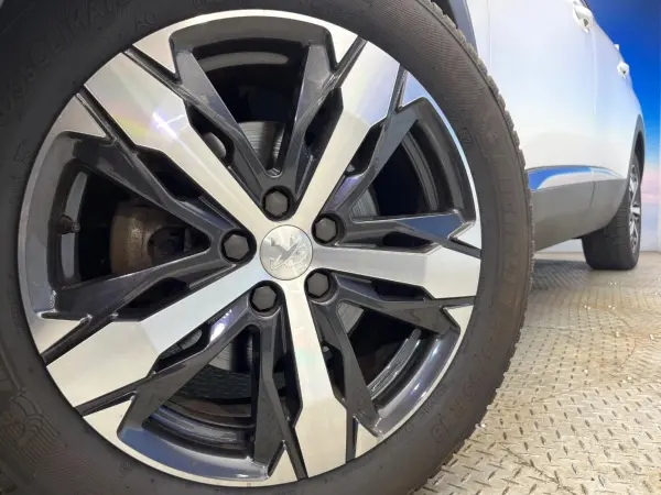 2020 Peugeot 5008 — photo 9 | Tuminion Kenya