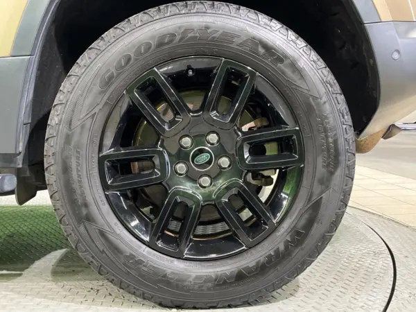 2022 Landrover Defender — photo 8 | Tuminion Kenya