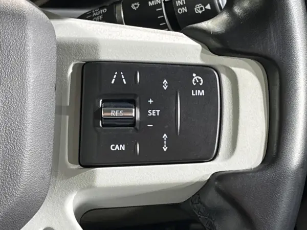 2022 Landrover Defender — photo 3 | Tuminion Kenya