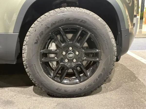 2023 Landrover Defender — photo 8 | Tuminion Kenya