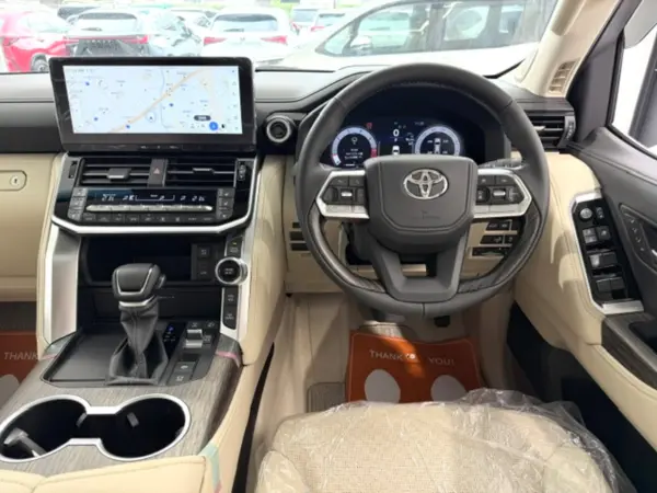 2025 Toyota Landrcuiser 300 — photo 7 | Tuminion Kenya