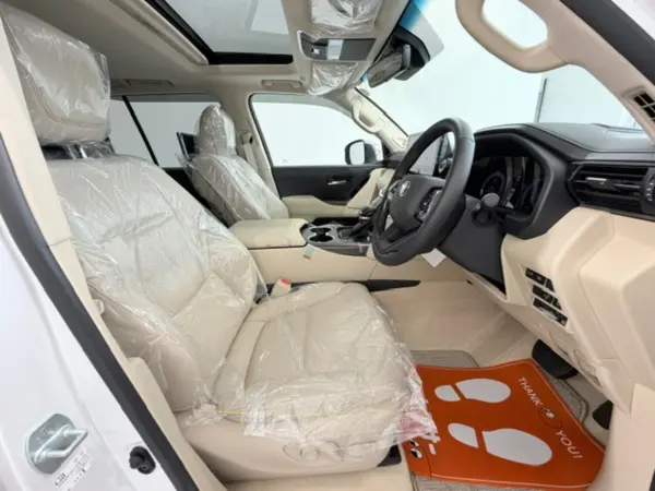 2025 Toyota Landrcuiser 300 — photo 8 | Tuminion Kenya