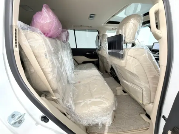 2025 Toyota Landrcuiser 300 — photo 9 | Tuminion Kenya