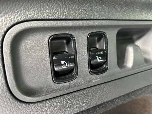 2025 Mercedes-benz Glc — photo 9 | Tuminion Kenya