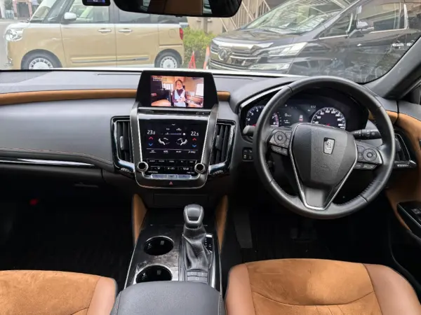2019 Toyota Crown — photo 2 | Tuminion Kenya