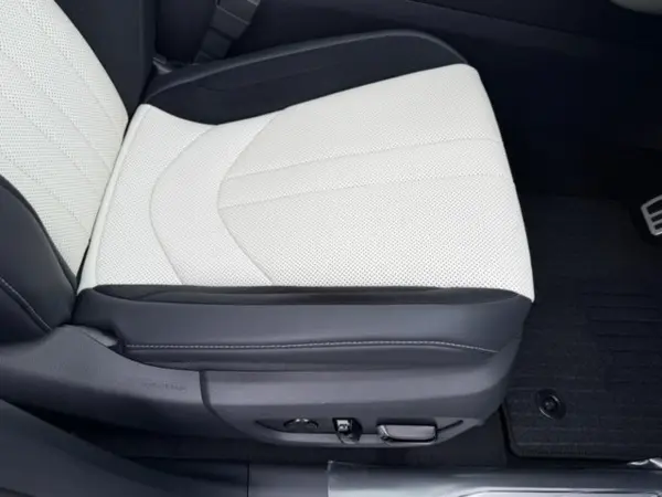 2026 Lexus Rx — photo 9 | Tuminion Kenya