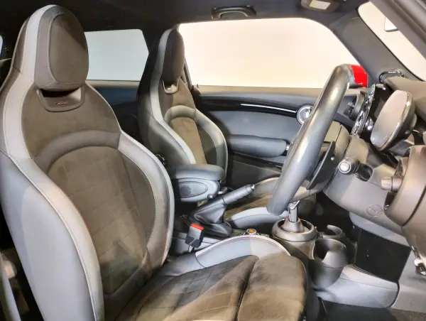 2021 Mini Cooper — photo 9 | Tuminion Kenya