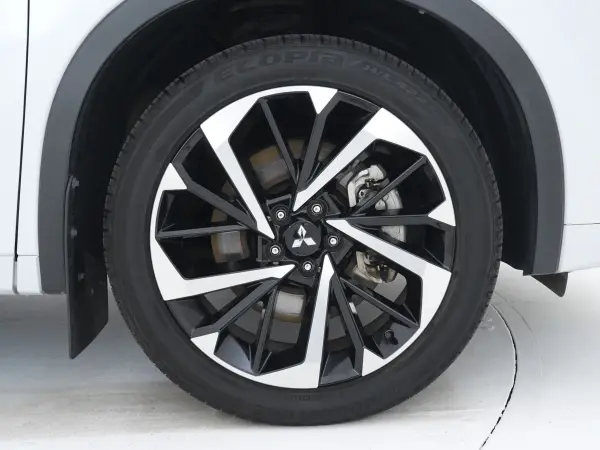 2022 Mitsubishi Outlander — photo 9 | Tuminion Kenya