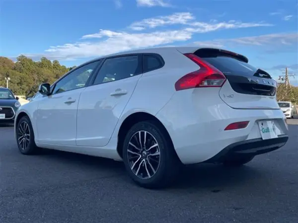2019 Volvo V40 — photo 3 | Tuminion Kenya