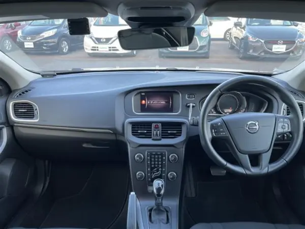 2019 Volvo V40 — photo 2 | Tuminion Kenya