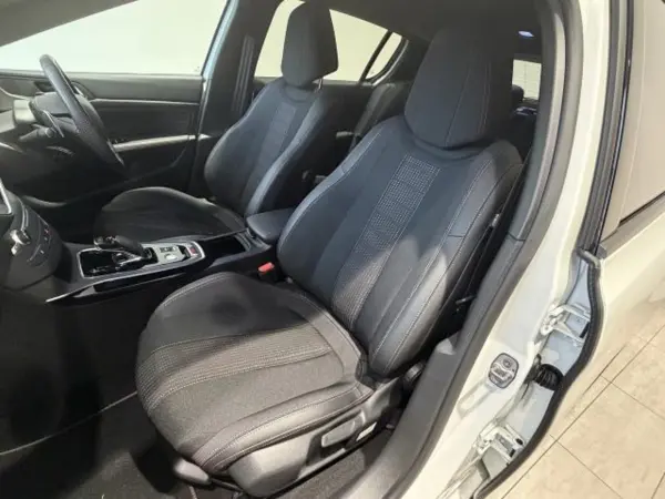 2020 Peugeot 308 — photo 9 | Tuminion Kenya