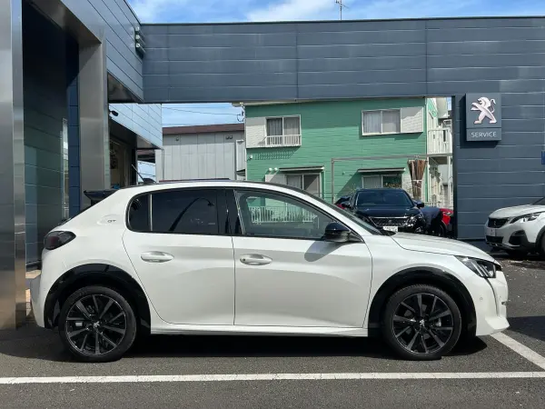 2021 Peugeot 208 — photo 9 | Tuminion Kenya