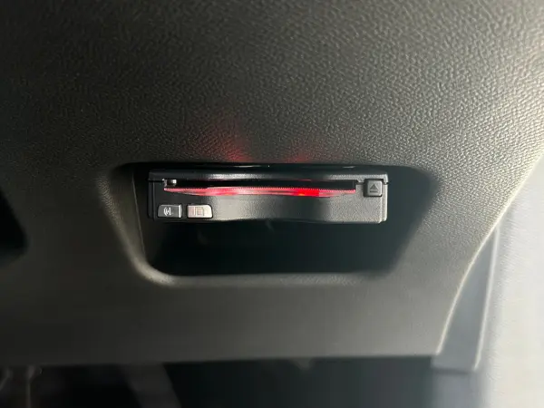 2021 Peugeot 208 — photo 1