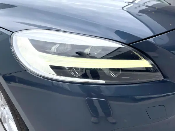 2018 Volvo V40 — photo 9 | Tuminion Kenya