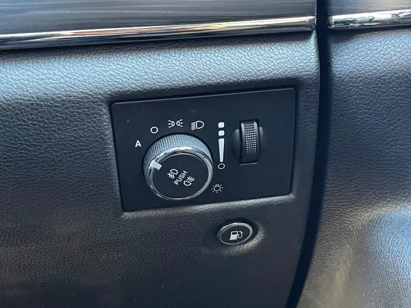 2020 Jeep Grand Cherokee — photo 8 | Tuminion Kenya