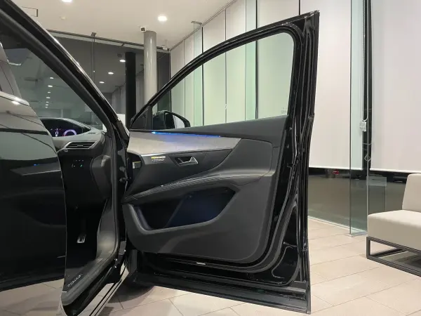 2024 Peugeot 5008 — photo 7 | Tuminion Kenya