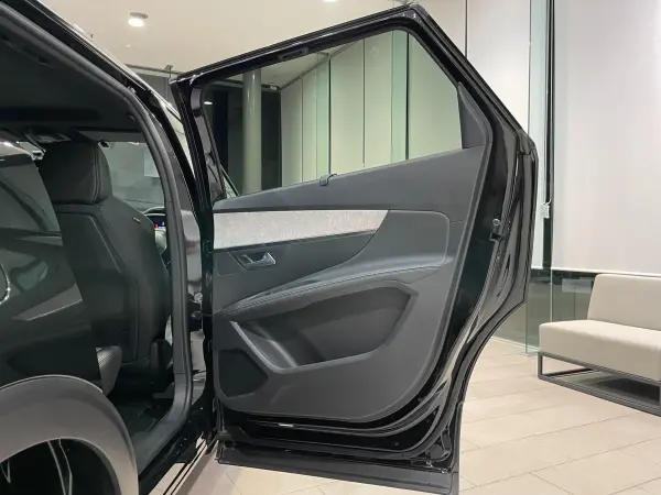 2024 Peugeot 5008 — photo 8 | Tuminion Kenya